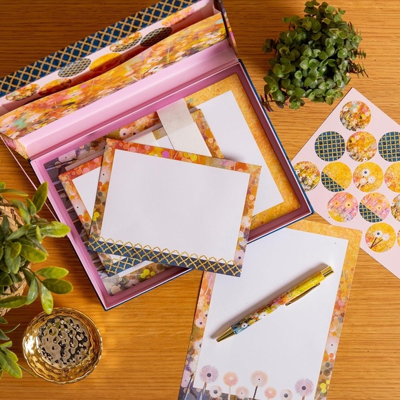 New Pom Pom Writing Set - Picture 2 of 3